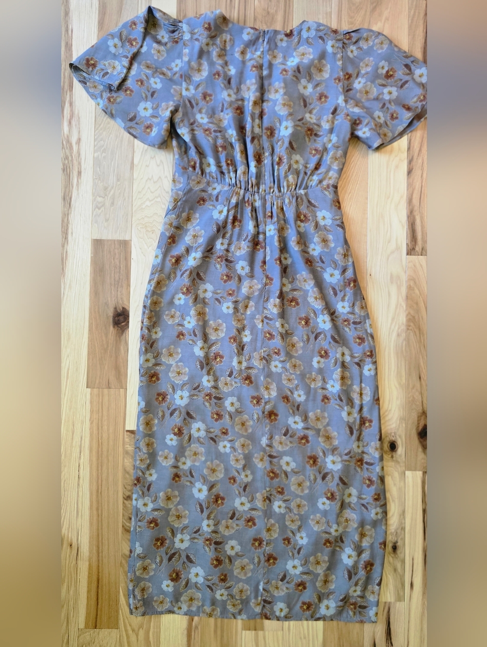 Lulu's Grey Floral Flutter Sleeve Midi Dress, M - Picture 9 of 16